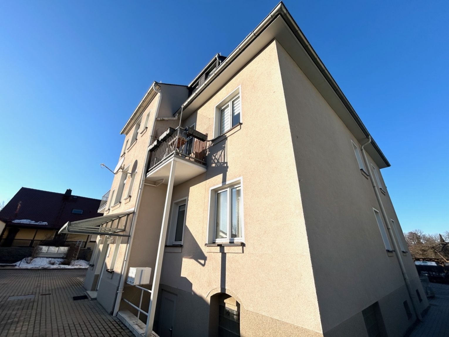 Jetzt mieten • 3 Zimmer • Einbauküche • Bad mit Dusche • Parkett • Garage • in Reichenbrand