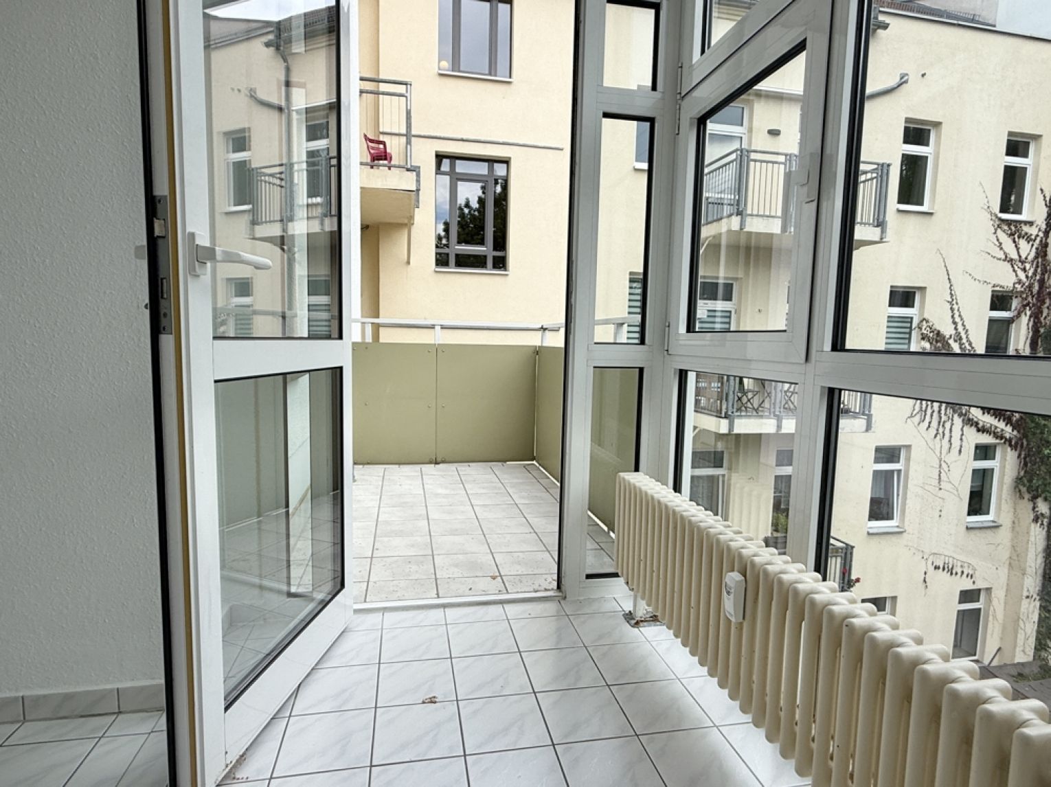 Wintergarten • 2-Raum-Wohnung • Balkon • Laminat • Bad mit Wanne & Dusche • Kaßberg • Termin machen!