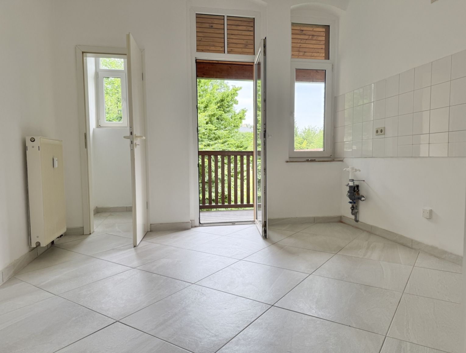 3-Zimmer • Runderker • Bad mit Fenster und Wanne • Laminat • Stadtvilla • Stellplatz