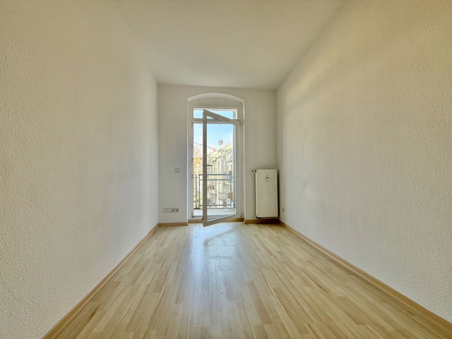 2 Zimmer • mit Einbauküche • zur Miete • im Schloßviertel • mit Balkon • schnell sein! • und mieten!