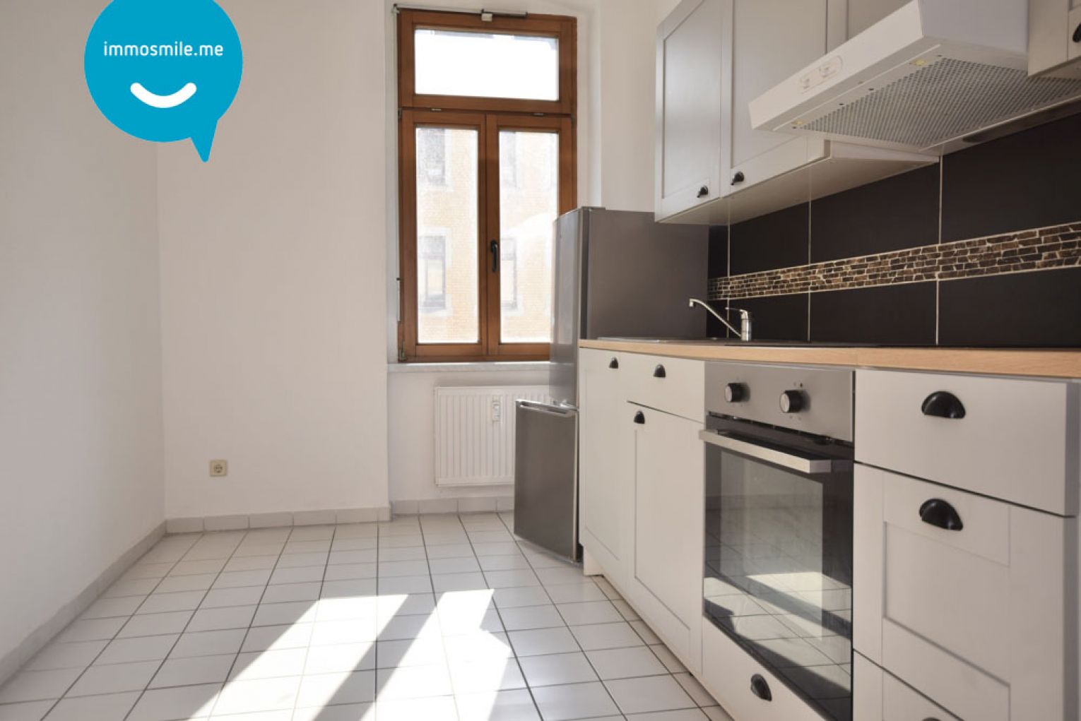 2 Zimmer • Bad mit Fenster • Einbauküche • hell & sonnig • Haus mit Aufzug • Was will man mehr :-) - Foto 1