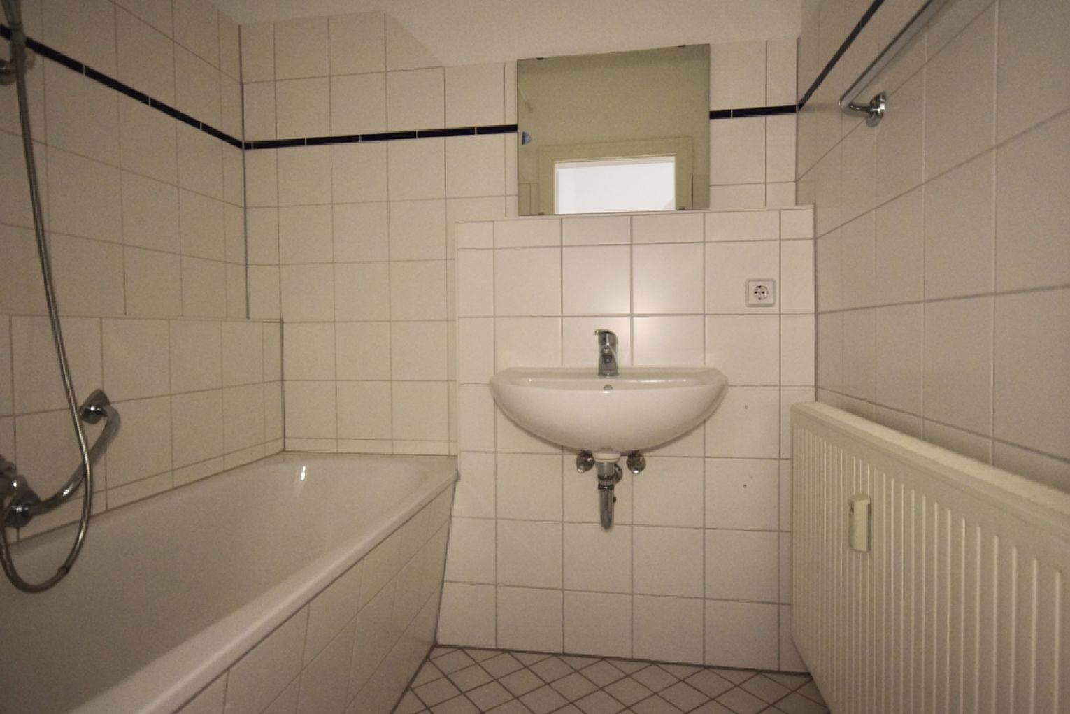 3-Raum in Chemnitz • separates WC • Laminat • imposante Jugendstilvilla • Altbau • mit Einbauküche!