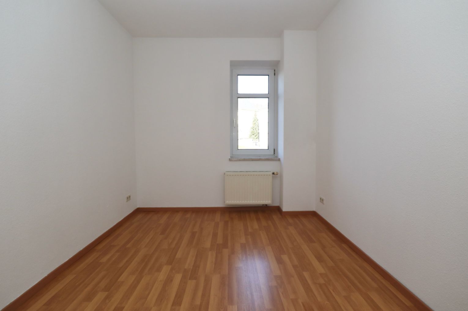 3-Zimmer Wohnung • in Ebersdorf • saniert • Dusche und Wanne • ruhige Lage •