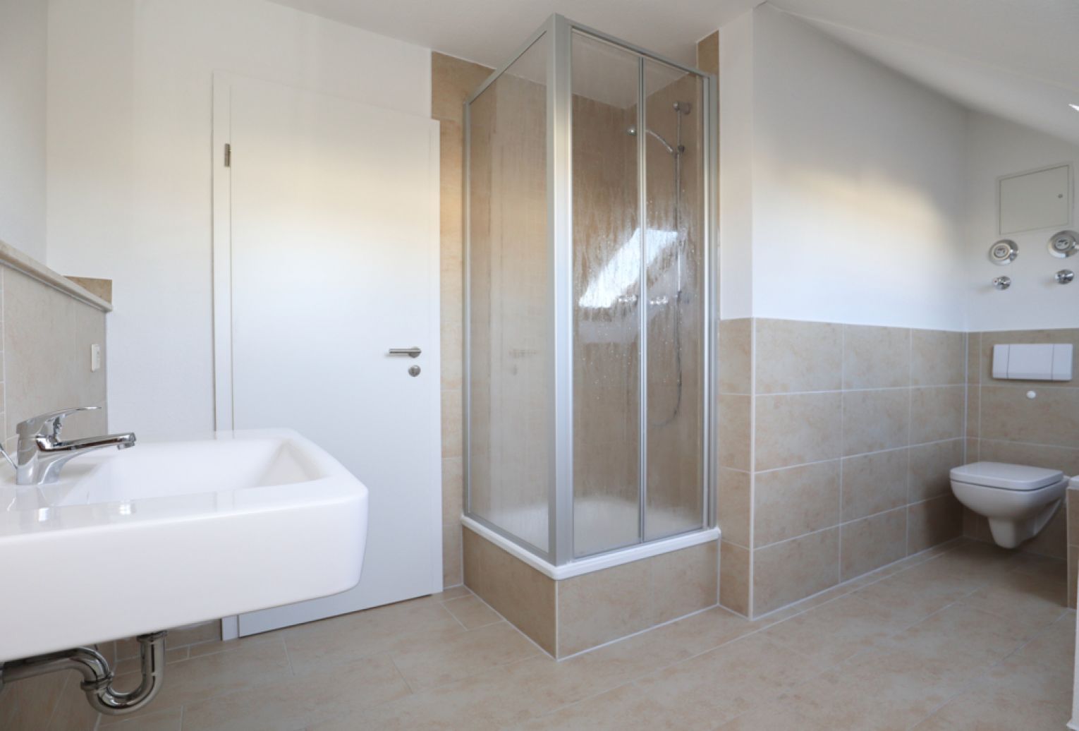 3-Zimmer Wohnung • in Ebersdorf • saniert • Dusche und Wanne • ruhige Lage •
