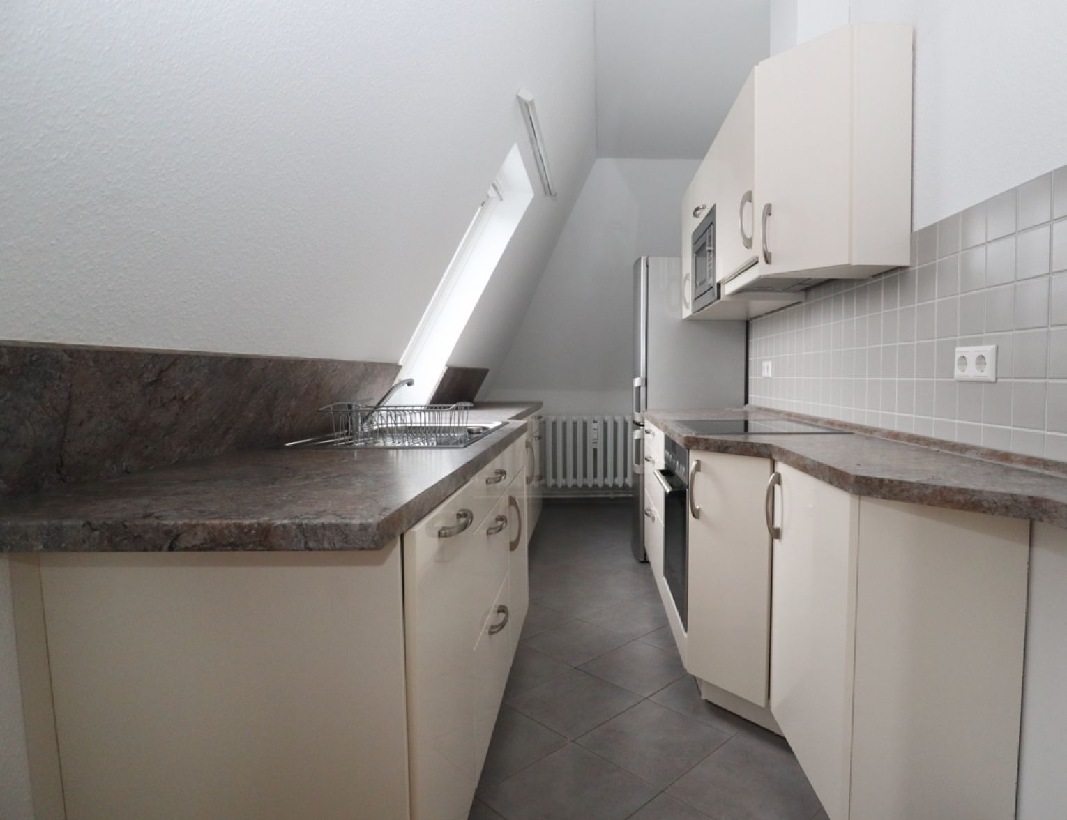 Jetzt mieten • 3 Zimmer • Einbauküche • Bad mit Dusche • Parkett • Garage • in Reichenbrand