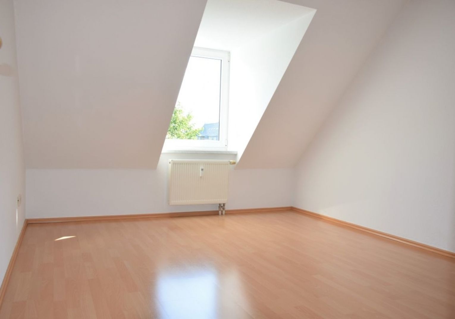 3-Zimmer Wohnung in Chemnitz • Balkon • Maisonette • Wanne • Laminat • schnell sein lohnt sich