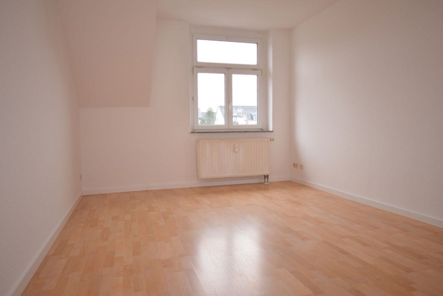 2-Zimmer • Mieten • Chemnitz • Einbauküche • ruhige Lage • Laminat • Dusche • gleich Termin machen