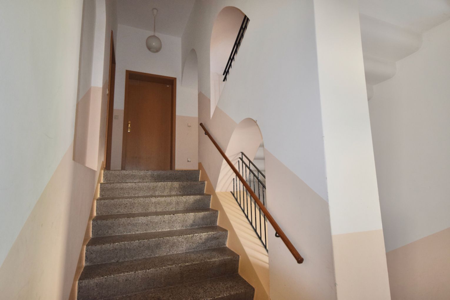 3 Zimmer • Einbauküche • großes Tageslichtbad • großes Wohnzimmer • praktischer Grundriss • Mieten!