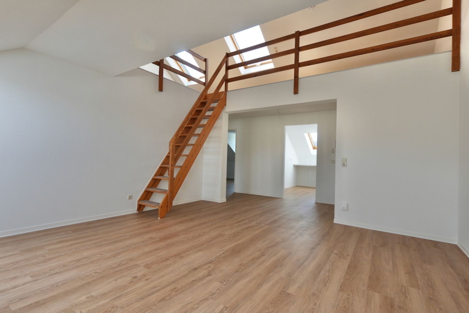 3 Zimmer • Dachgeschoss • Maisonette • mit Einbauküche • in Bernsdorf • jetzt mieten