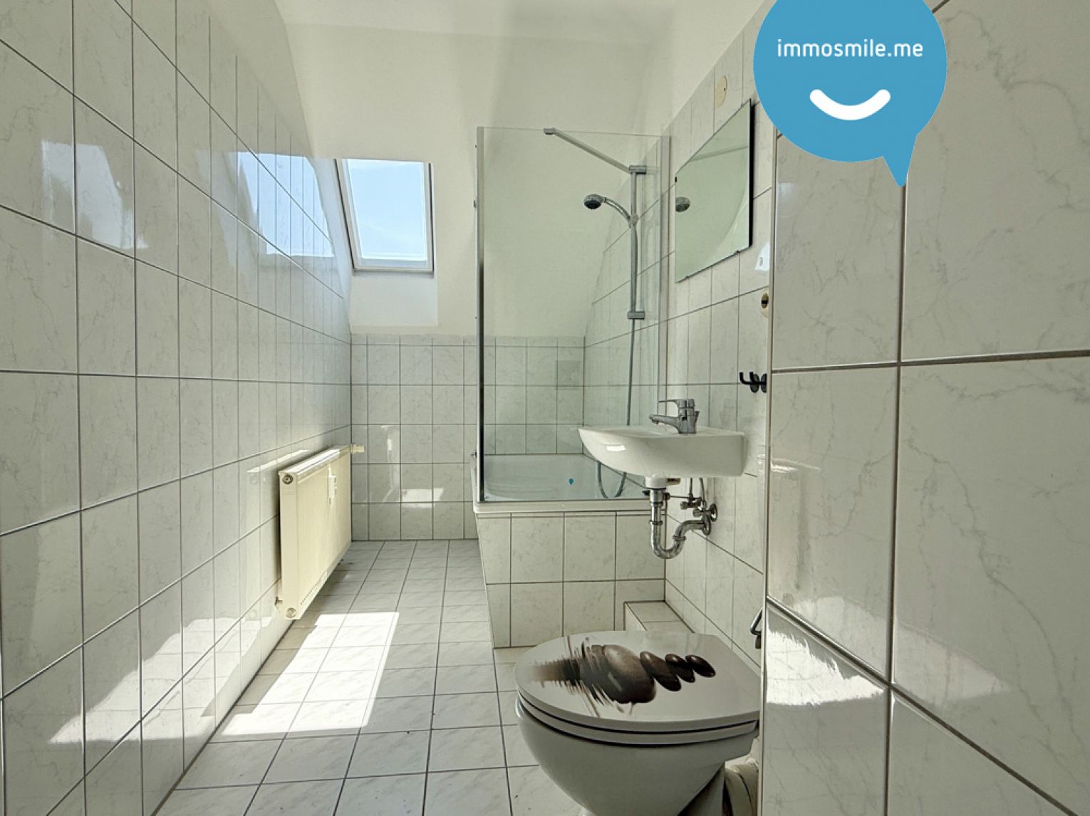 2 Raum • alles NEU • moderner Grundriss • Dachgeschoss • ruhige Lage • Stellplätze • mal anschauen ?