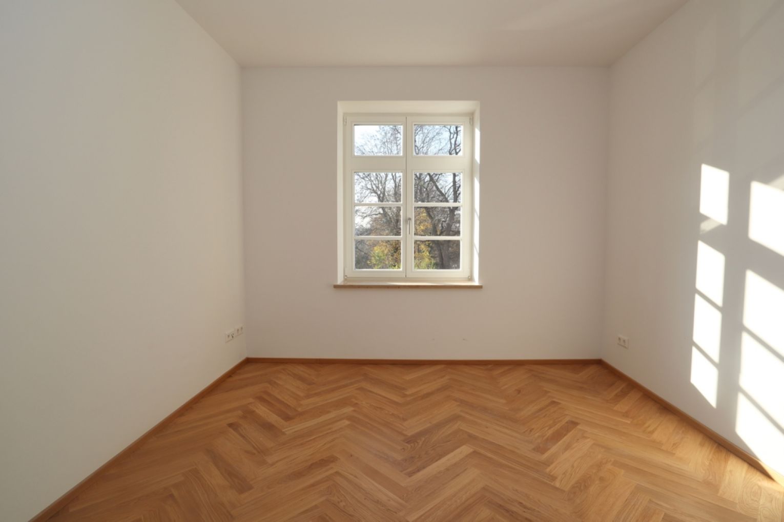 Balkon • 4-Raum Wohnung • Erstbezug • Tageslichtbad • Fußbodenheizung • Parkett • jetzt anrufen