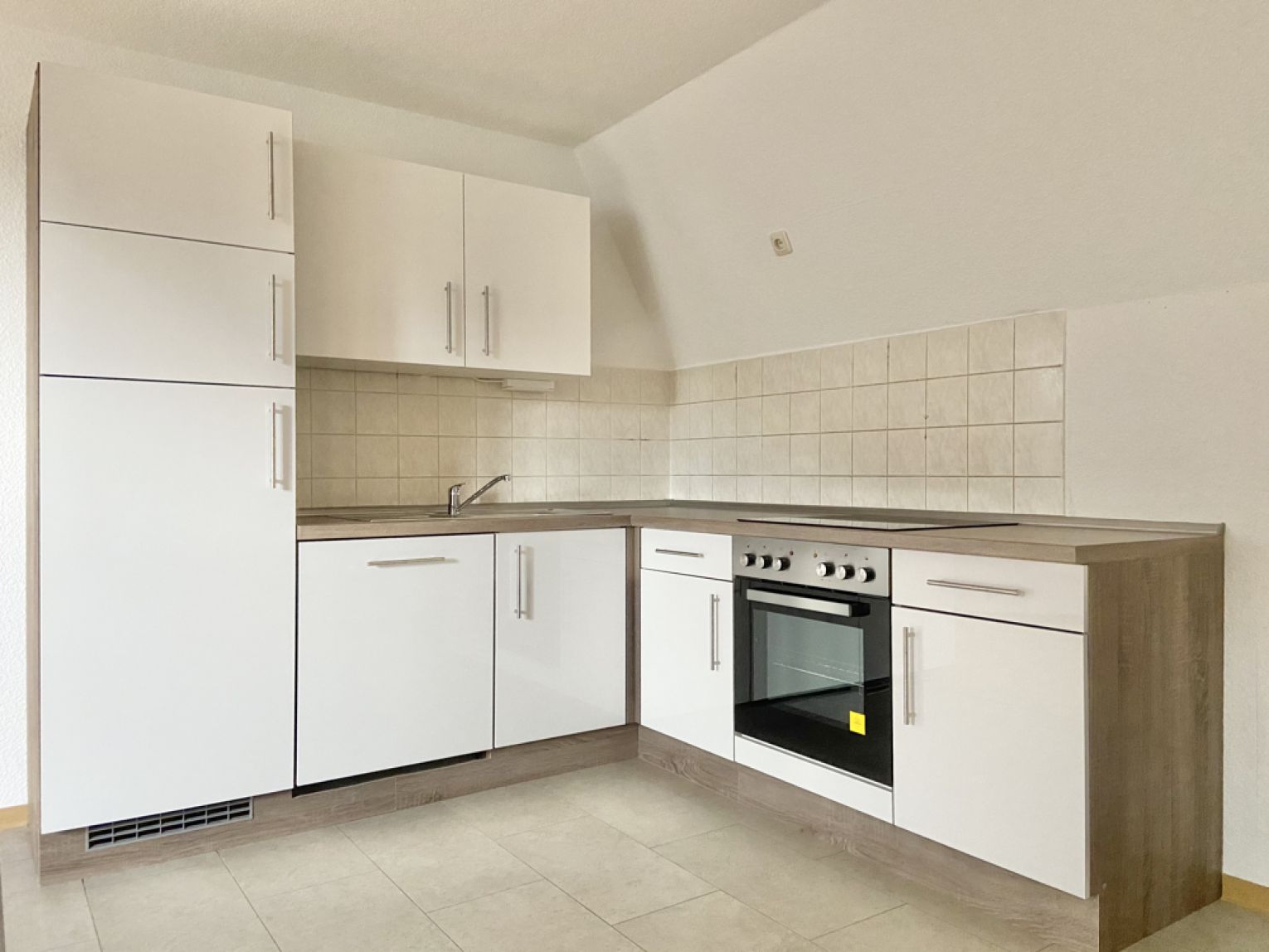 Gablenz • 3-Raum Wohnung • in Chemnitz • Einbauküche • Dachgeschoss • jetzt mieten