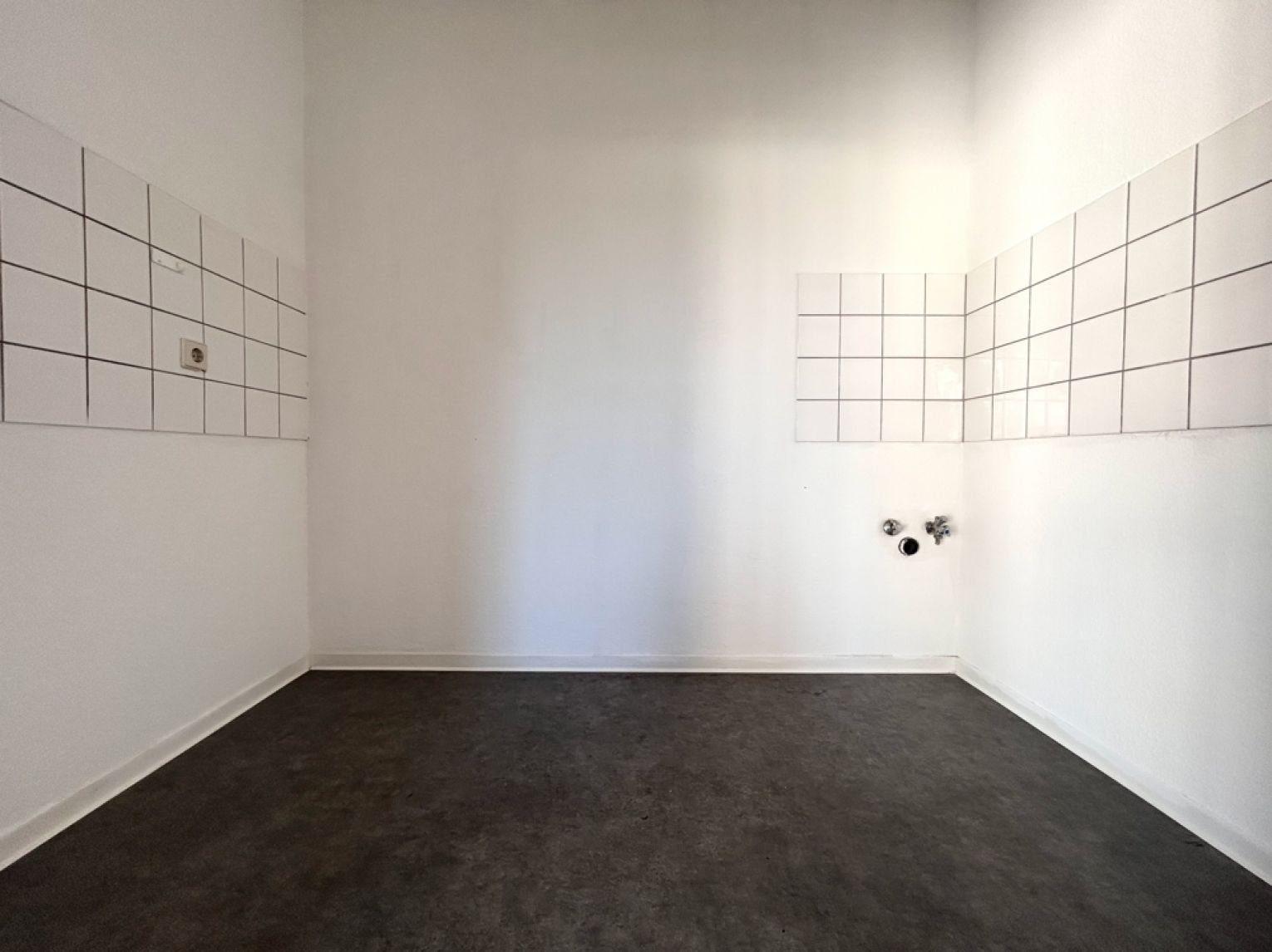 1 Zimmer • Balkon • Einbauschrank • Aufzug • Tiefgarage • Kaßberg • schnell sein lohnt sich
