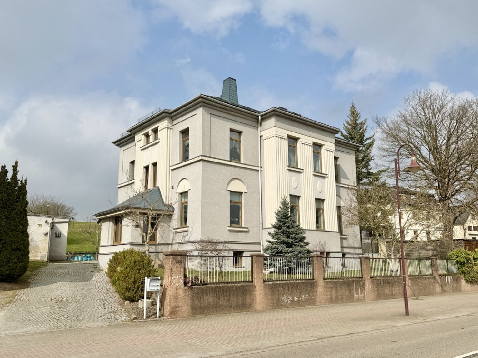 Modernes Bad • große Wohnküche • schöne Stadvilla • Gartennutzung • Stellplatz • Oberlungwitz