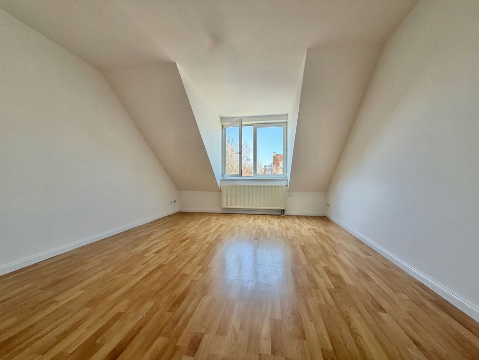 1 Zimmer • mit Balkon • Wohnung zur Miete • in Chemnitz • Kappel • jetzt anrufen