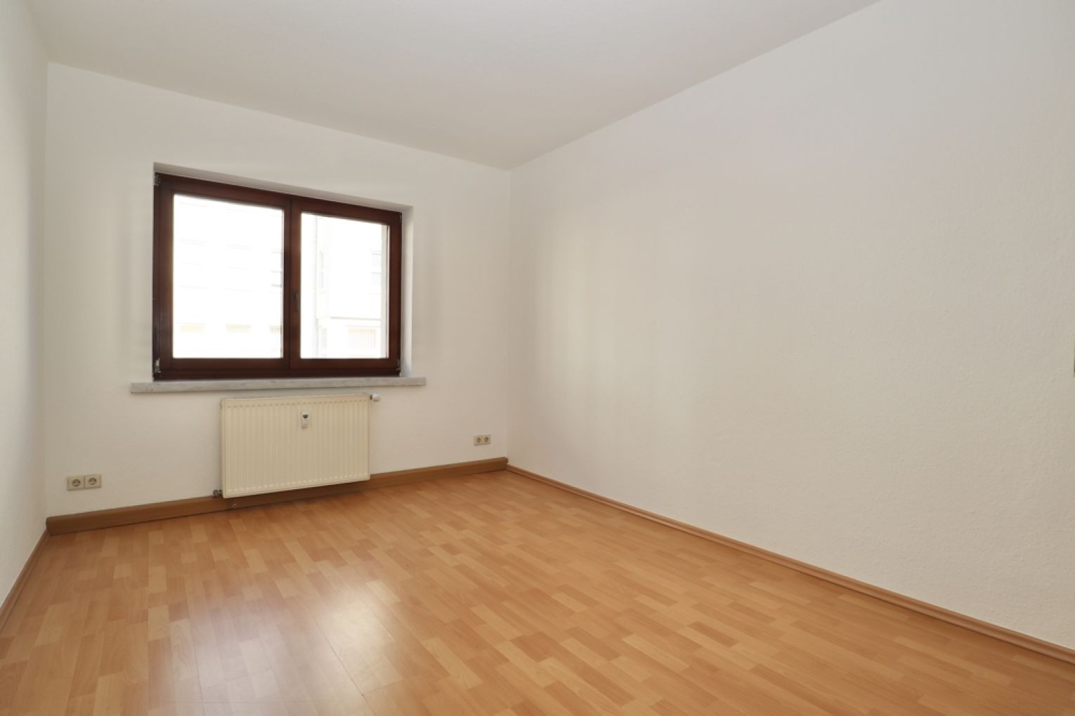 2-Raum • Chemnitz • Einbauküche • Laminat • perfekter Grundriss • schnell sein!!