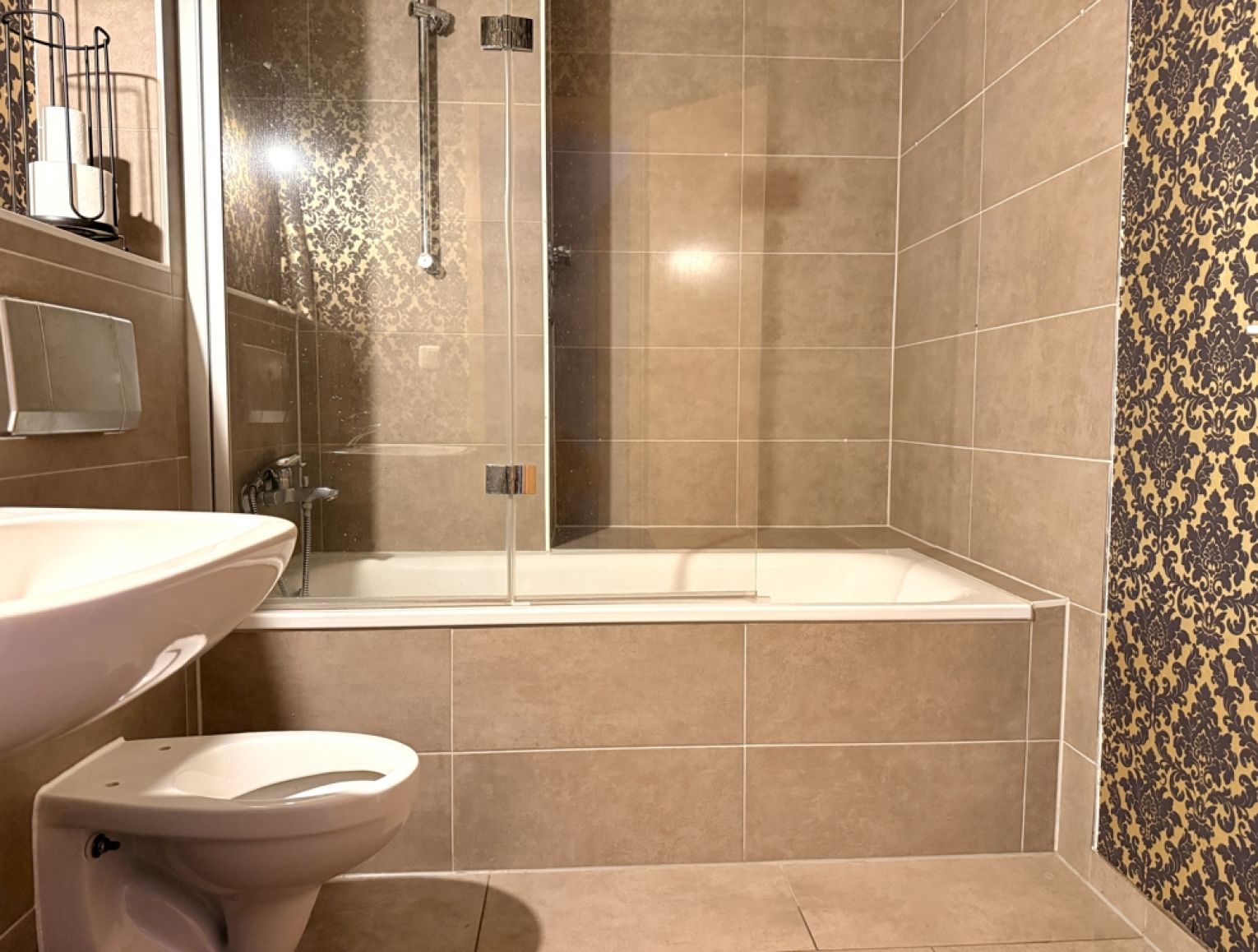 Laminat • 3-Raum • Aufzug • Bad mit Wanne • Schloß-Chemnitz • zentrumsnah • neuer Balkon!