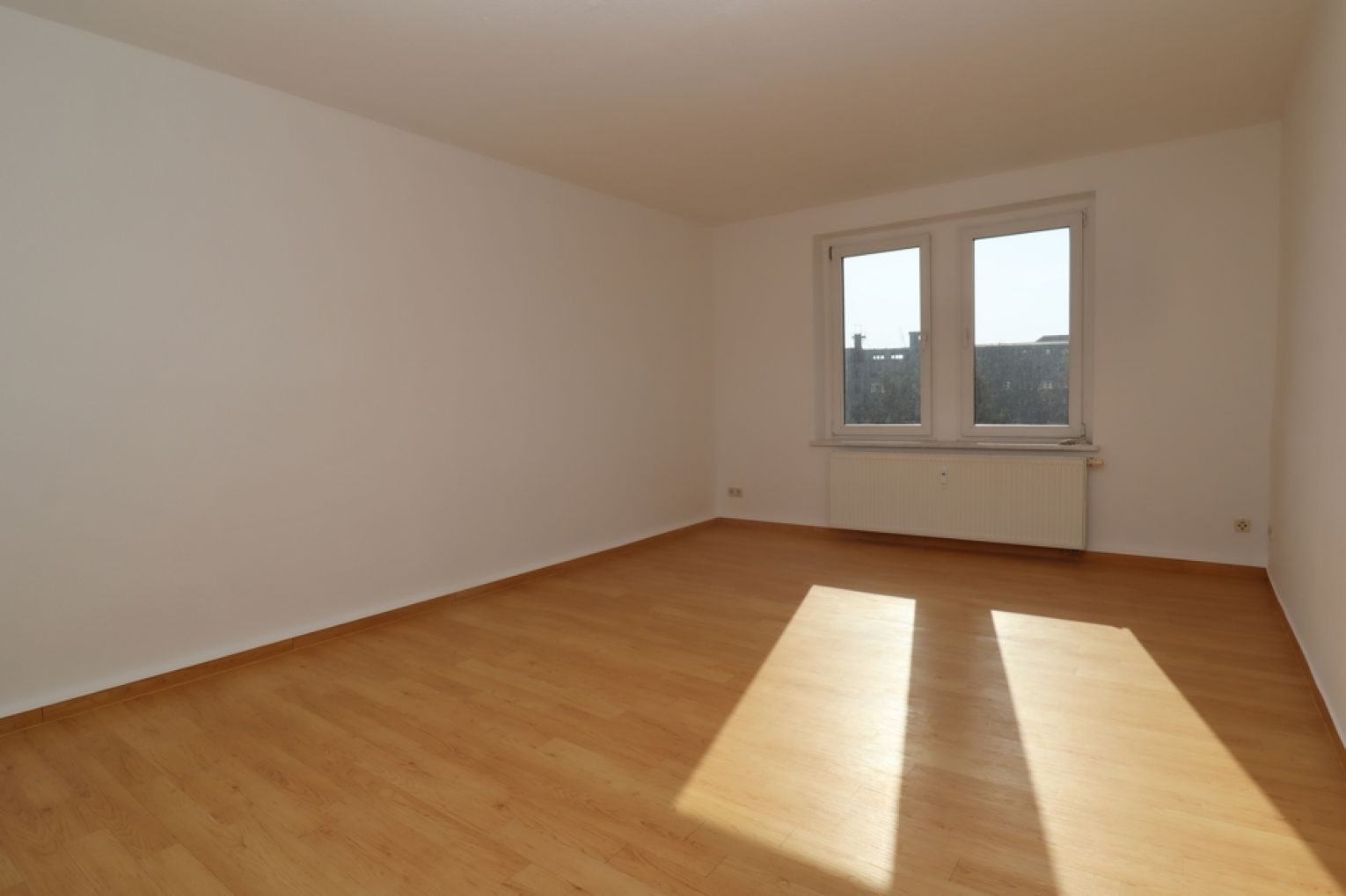 2 Raum Wohnung • Tageslichtbad •  Einbauküche • in Chemnitz •  jetzt MIETEN