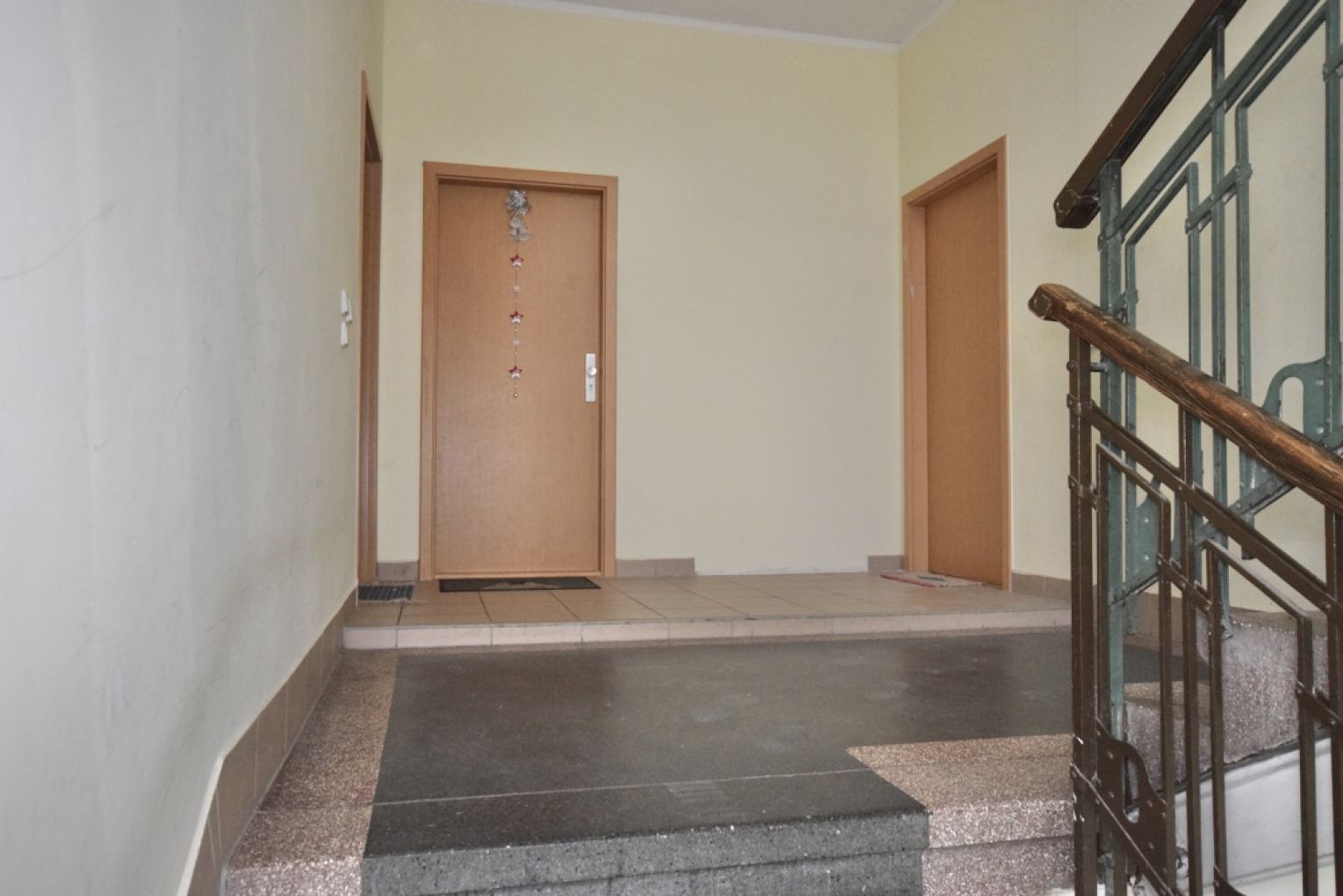 3-Raum Wohnung • frisch renoviert • Bad mit Wanne • Stellplatz • Dachschrägen • Termin vereinbaren?