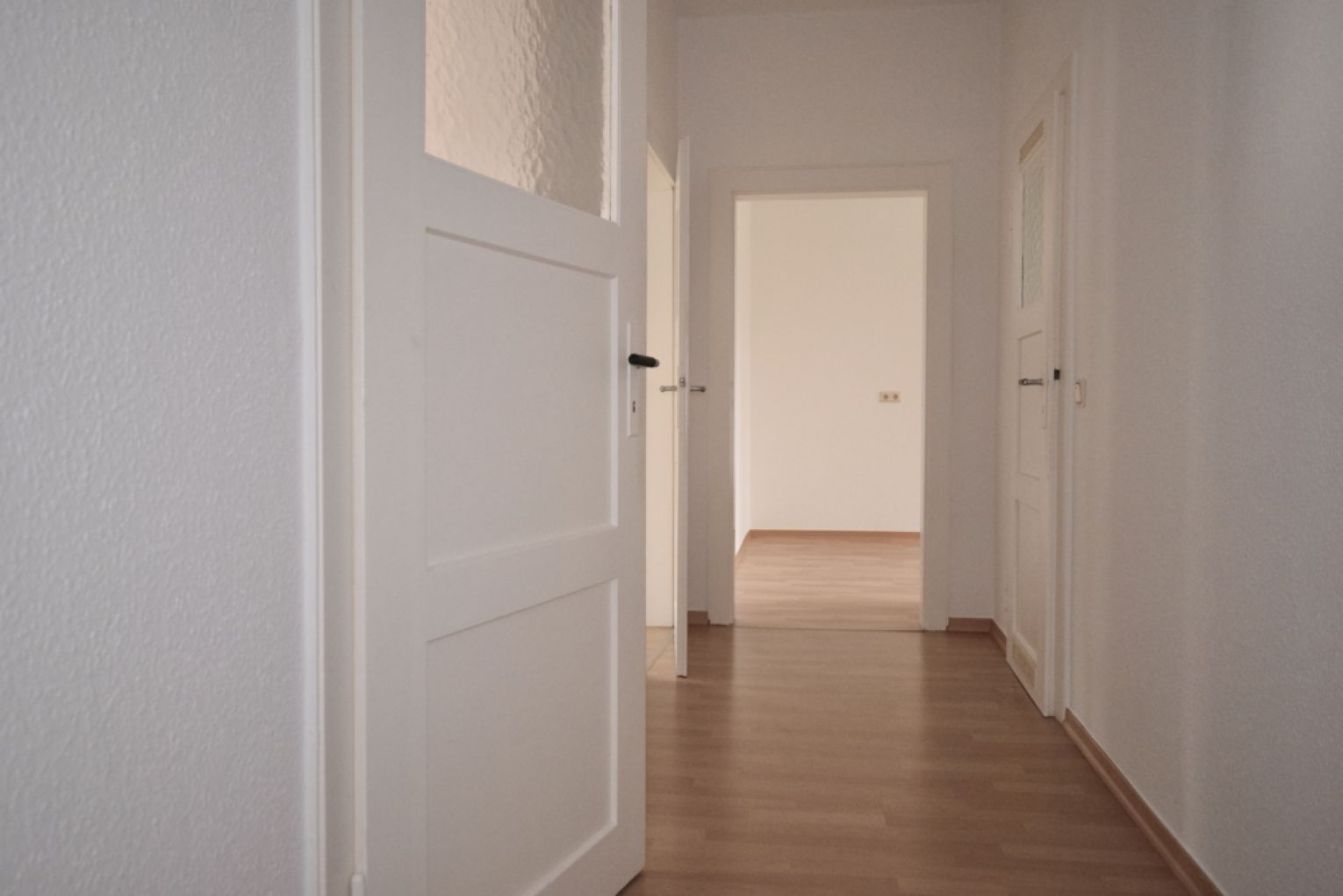 Tageslichtbad mit Wanne • Balkon • renoviert • 2 Raum • Sonnig • Einbauküche • Besichtigungstermin!?