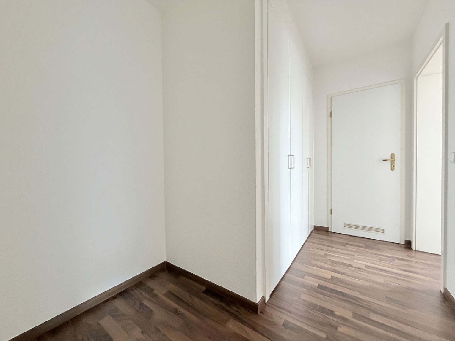 1 Zimmer • im Dachgeschoss • mit Dachterrasse • Tiefgaragenstellplatz • zur Miete • ab sofort frei!
