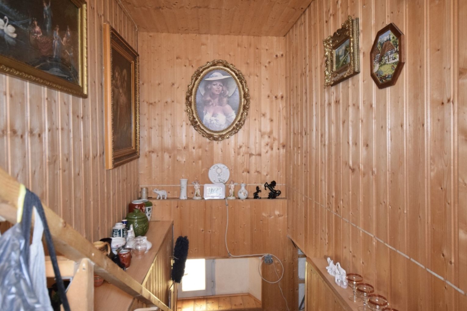 Gute Ausgangsbasis • Reihenmittelhaus • 3 Etagen • viel Platz • sanierungsbedürftig • Garagen