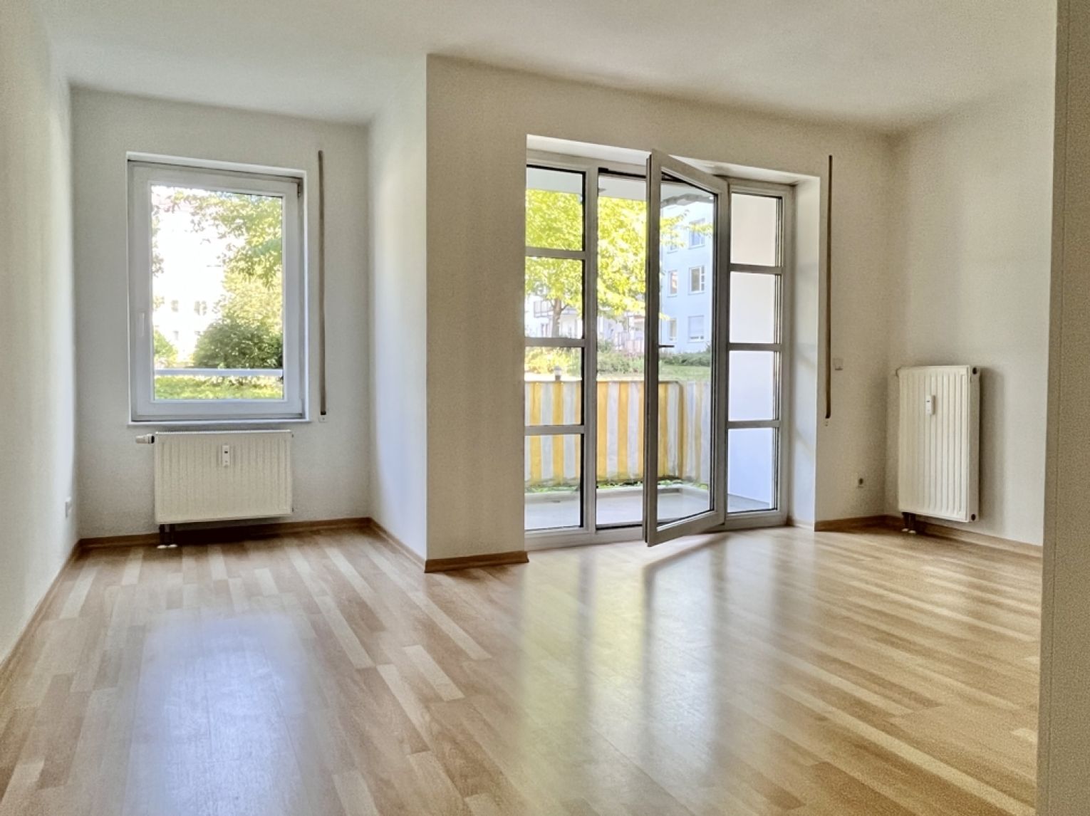 Tiefgaragenstellplatz • Einbauküche • 2-Raum-Wohnung • Schloßchemnitz  • Balkon • bald wieder frei