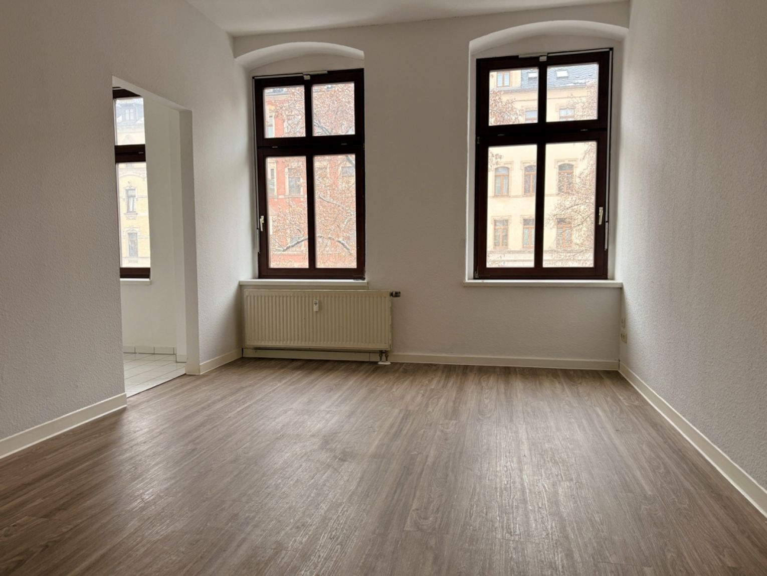 Laminat • 3-Raum • Aufzug • Bad mit Wanne • Schloß-Chemnitz • zentrumsnah • neuer Balkon!