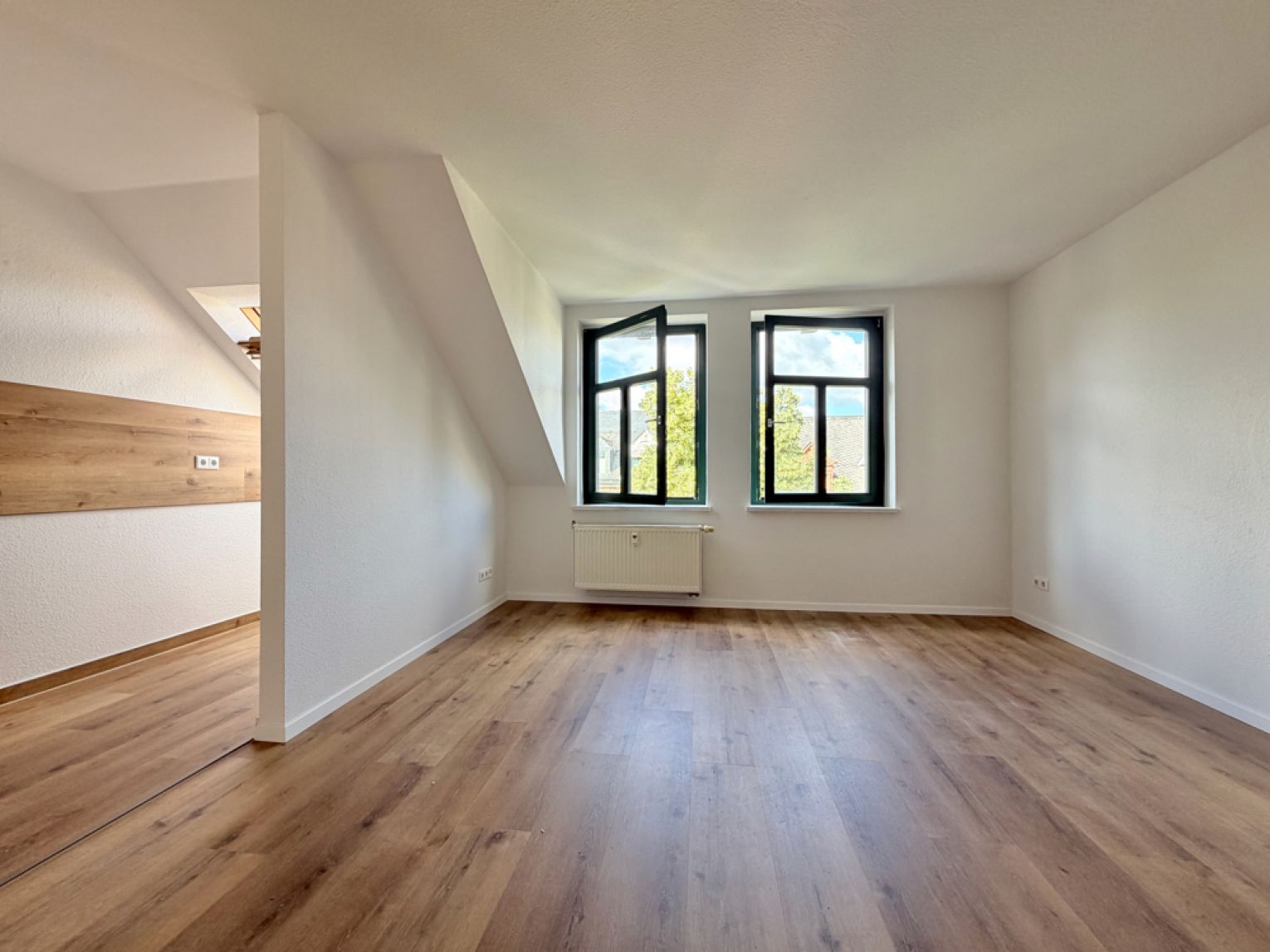 2 Zimmer • Balkon • Dachgeschoss • in Chemnitz • modern und neu • schnell sein und direkt mieten!