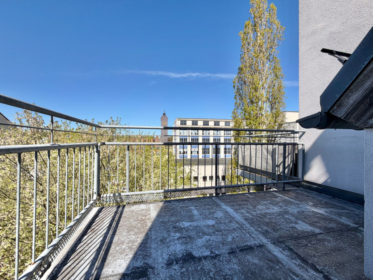 Dachterrasse • Einbauküche • 1 Zimmer • Uni nah • Wohnung • zur Miete • in Chemnitz • sei schnell !