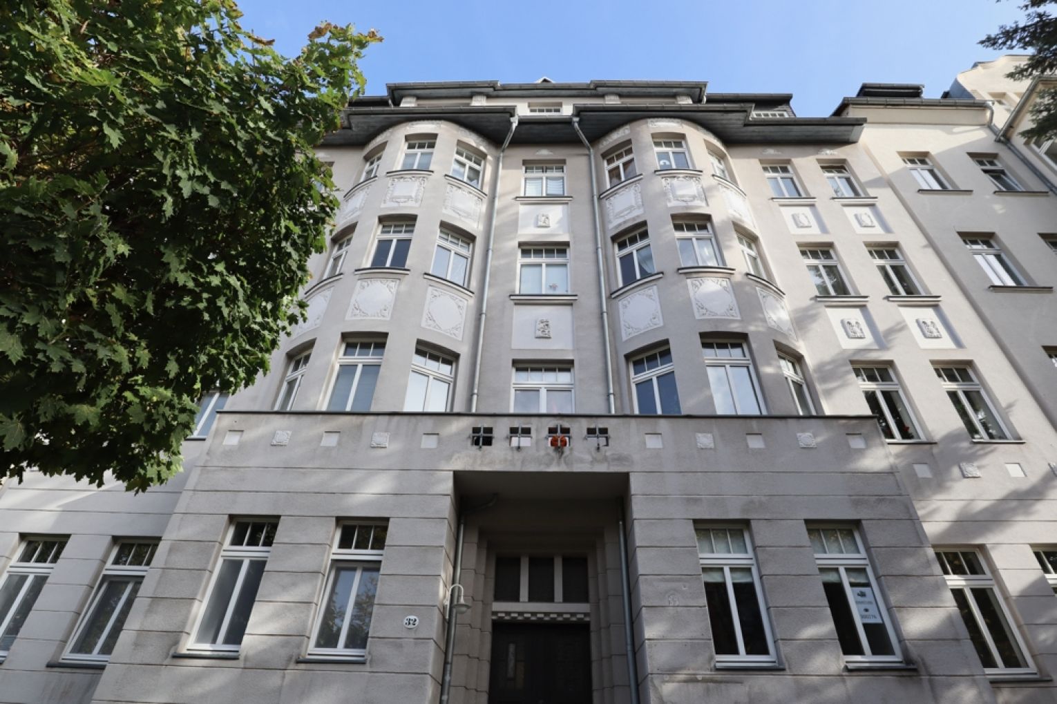 2,5-Raum Wohnung • Einbauküche •mit Balkon • Kaßberg • Dachgeschoss • Mieten • Termin vereinbaren