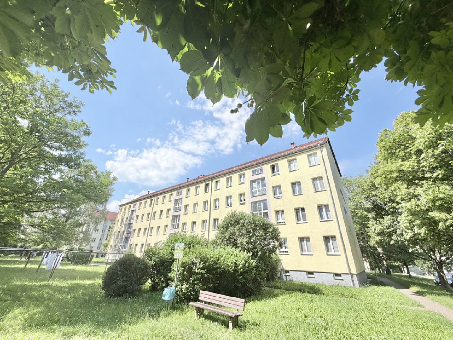 3 Zimmer • Eigentumswohnung • mit Balkon • Stellplatz • vermietet • ruhige Lage • in Chemnitz