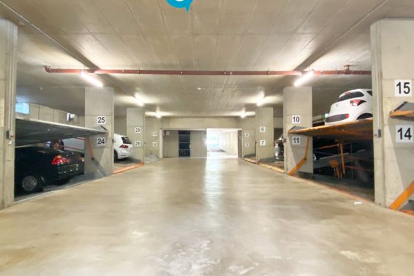 Tiefgarage • trockenes Auto • eigener Stellplatz • in Schloßchemnitz