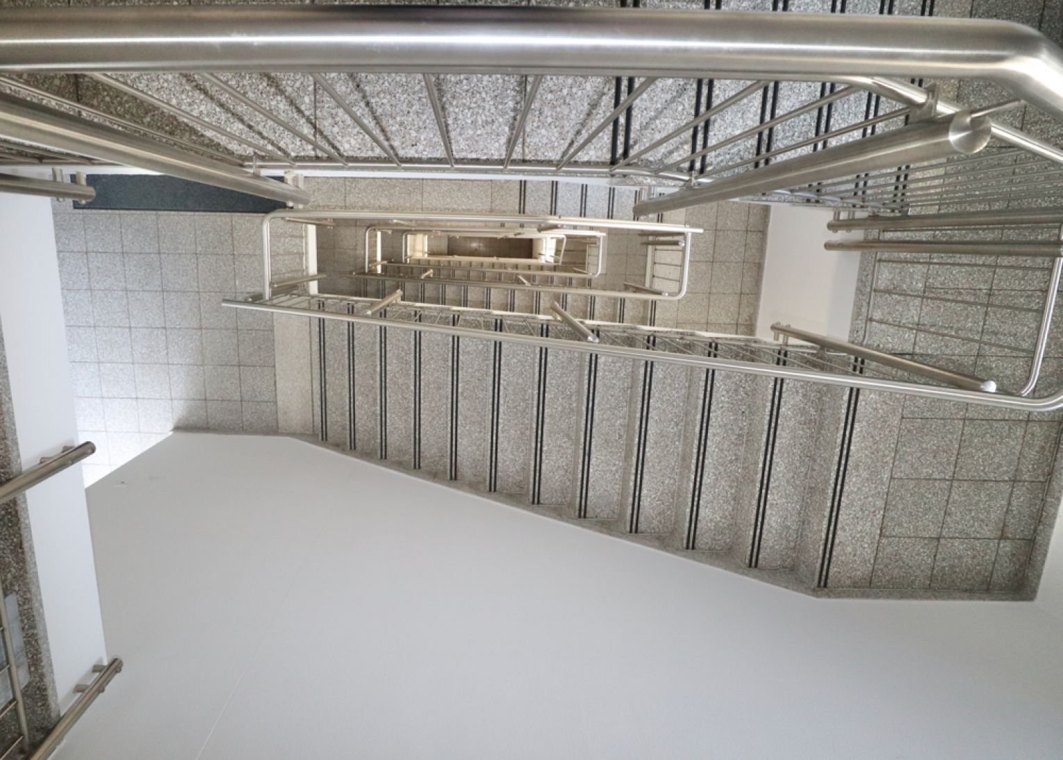 2 Zimmer • im Dachgeschoss • mit Oberlicht • Tiefgarage möglich • im Zentrum • Chemnitz • zur Miete