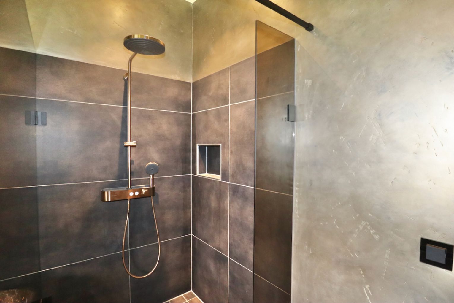 1 Zimmer • Luxus • möbliert • am Wasserschloss • mit Balkon • direkt mieten und einziehen 