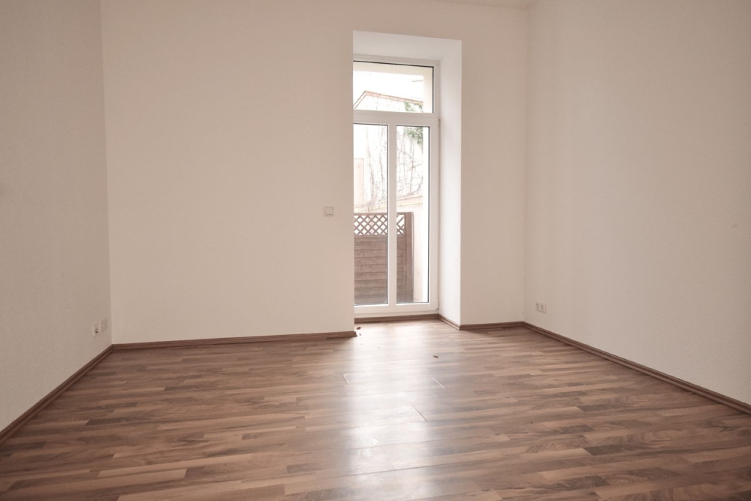 TOP-Preis! • 2-Zimmer • Terrasse • Fussbodenheizung • offene Küche • Laminat • Erdgeschoss • Mieten!