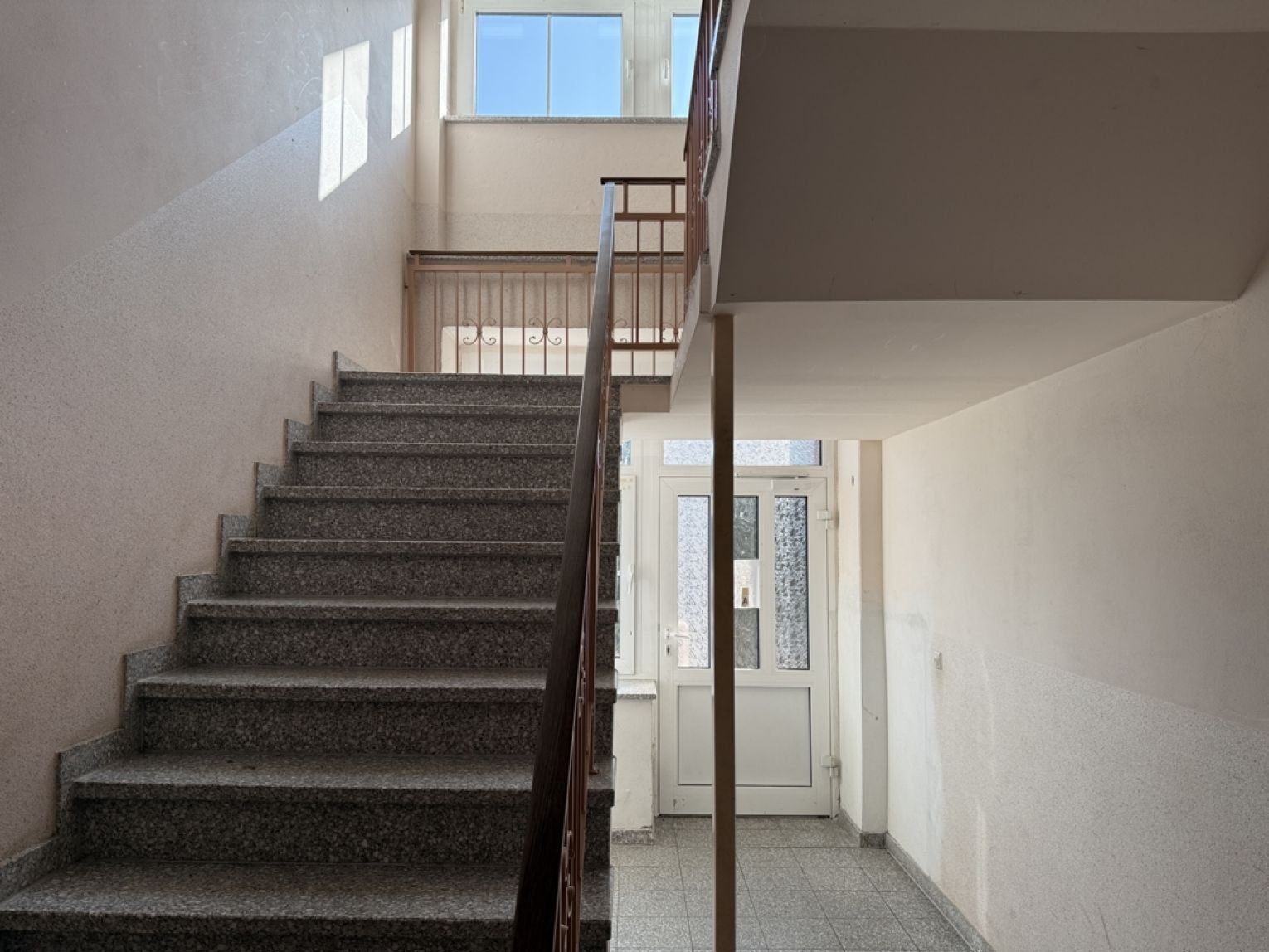2 Zimmer • Balkon • ruhig gelegen • Laminat • Stellplatz • gleich mal anschauen !?