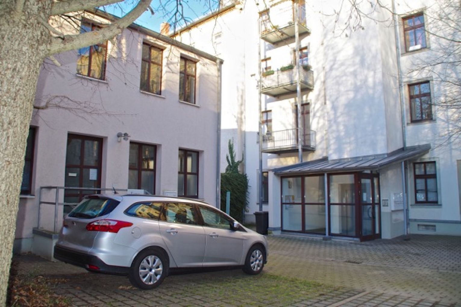 1Zimmer • offene kleine Küche • Sanitäranlage • ruhig gelegen