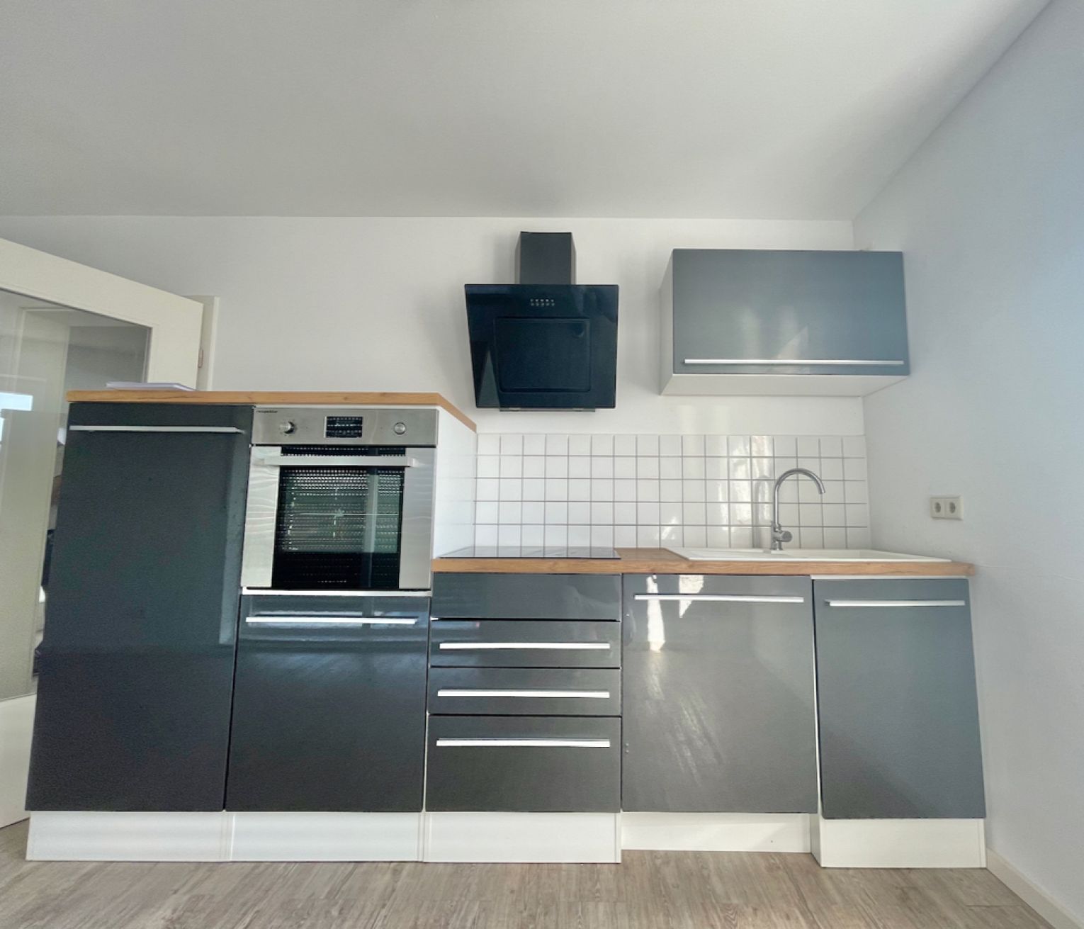 Einbauküche • Ebersdorf • ruhige Lage • 2-Raum Wohnung • Designboden • Tageslichtbad • schnell sein