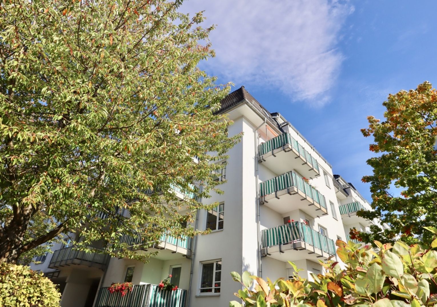 Tiefgaragenstellplatz • Einbauküche • 2-Raum-Wohnung • Schloßchemnitz  • Balkon • bald wieder frei