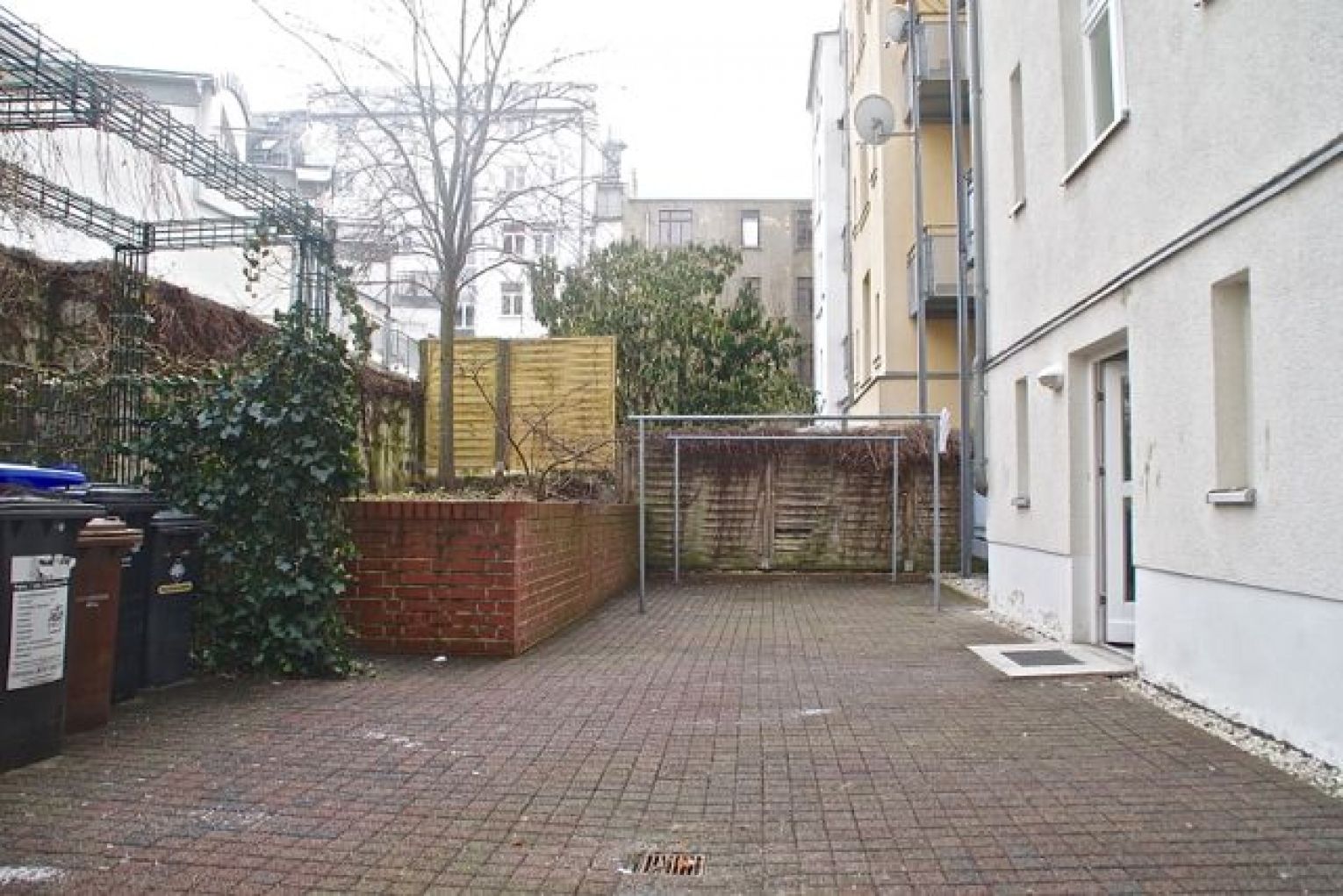 3-Raum • Balkon • Parkett • hell und sonnig • Bad mit Wanne • Aufzug • sanierter Altbau • MEGA!