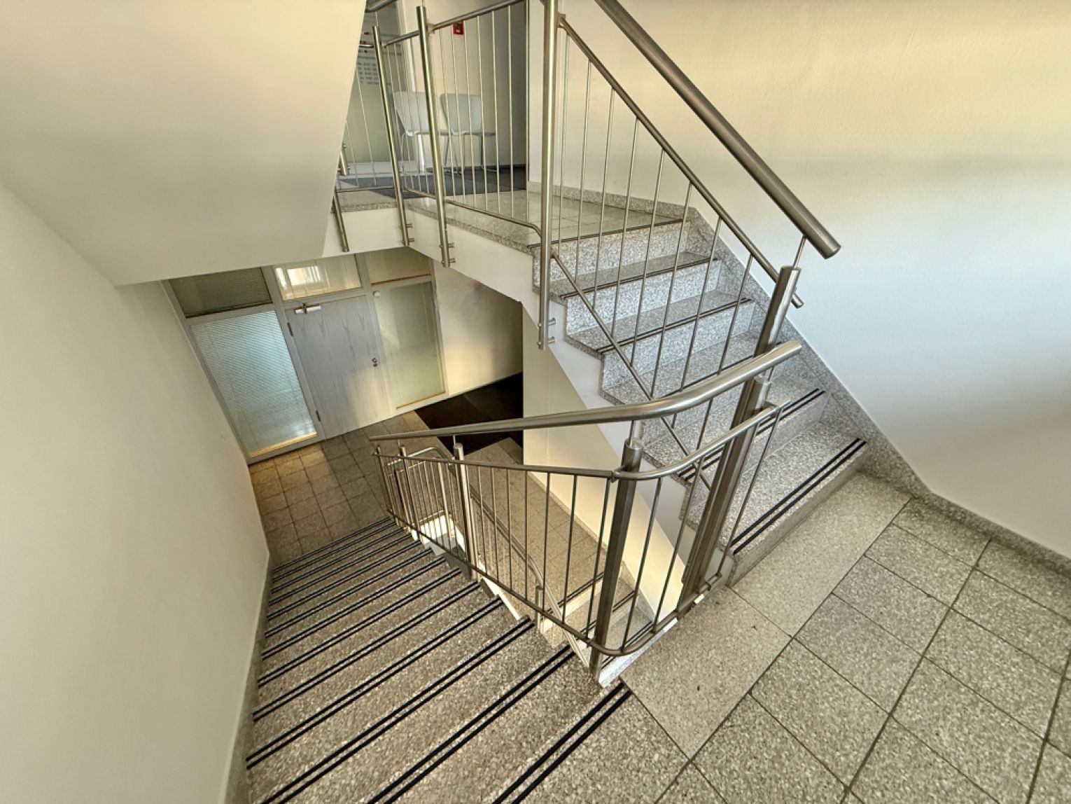 2 Zimmer • im Dachgeschoss • mit Oberlicht • Tiefgarage möglich • im Zentrum • Chemnitz • zur Miete