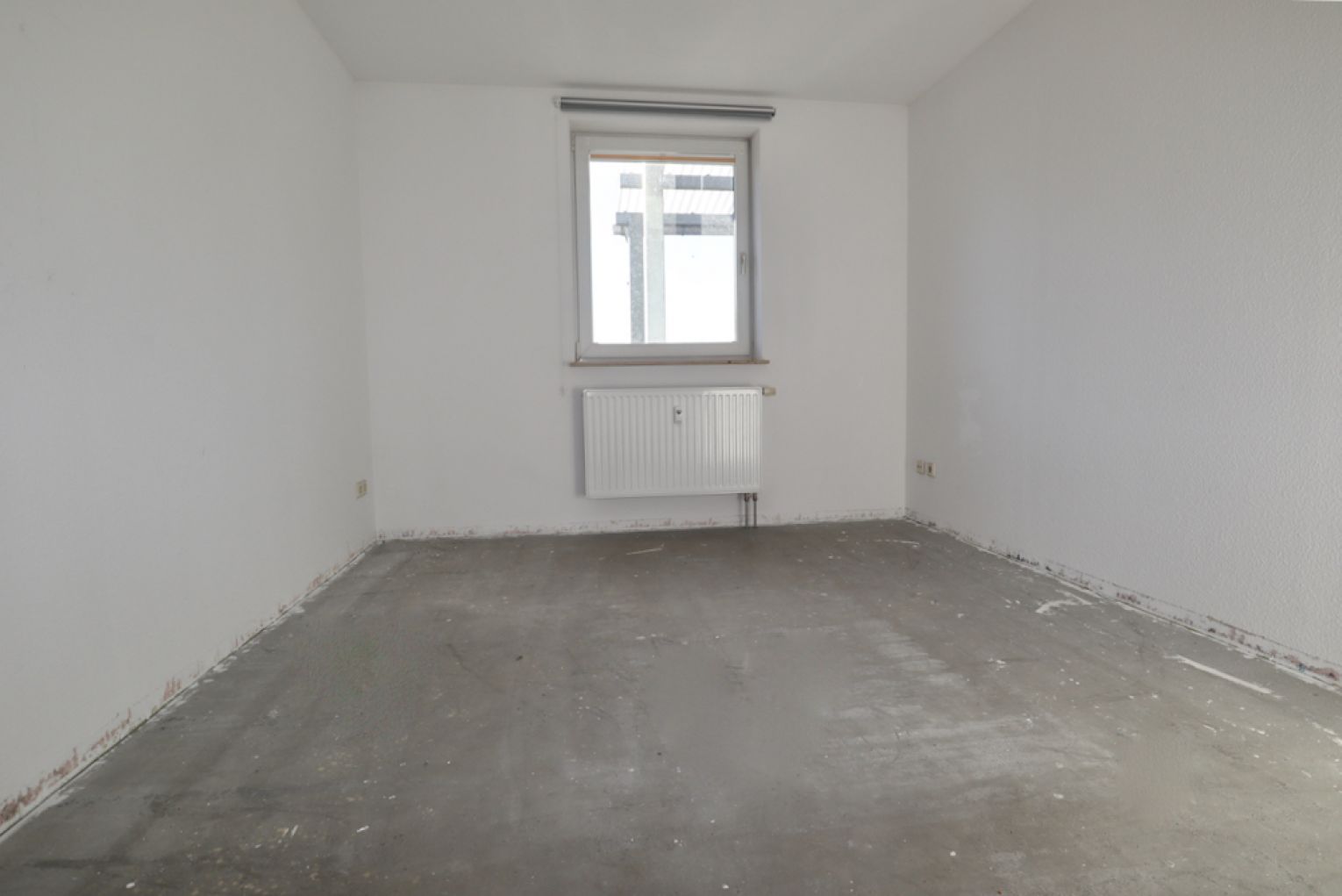 Traumhafter Ausblick • Tageslichtbad mit Wanne • 3-Raum • Laminat • Balkon • schnell sein!