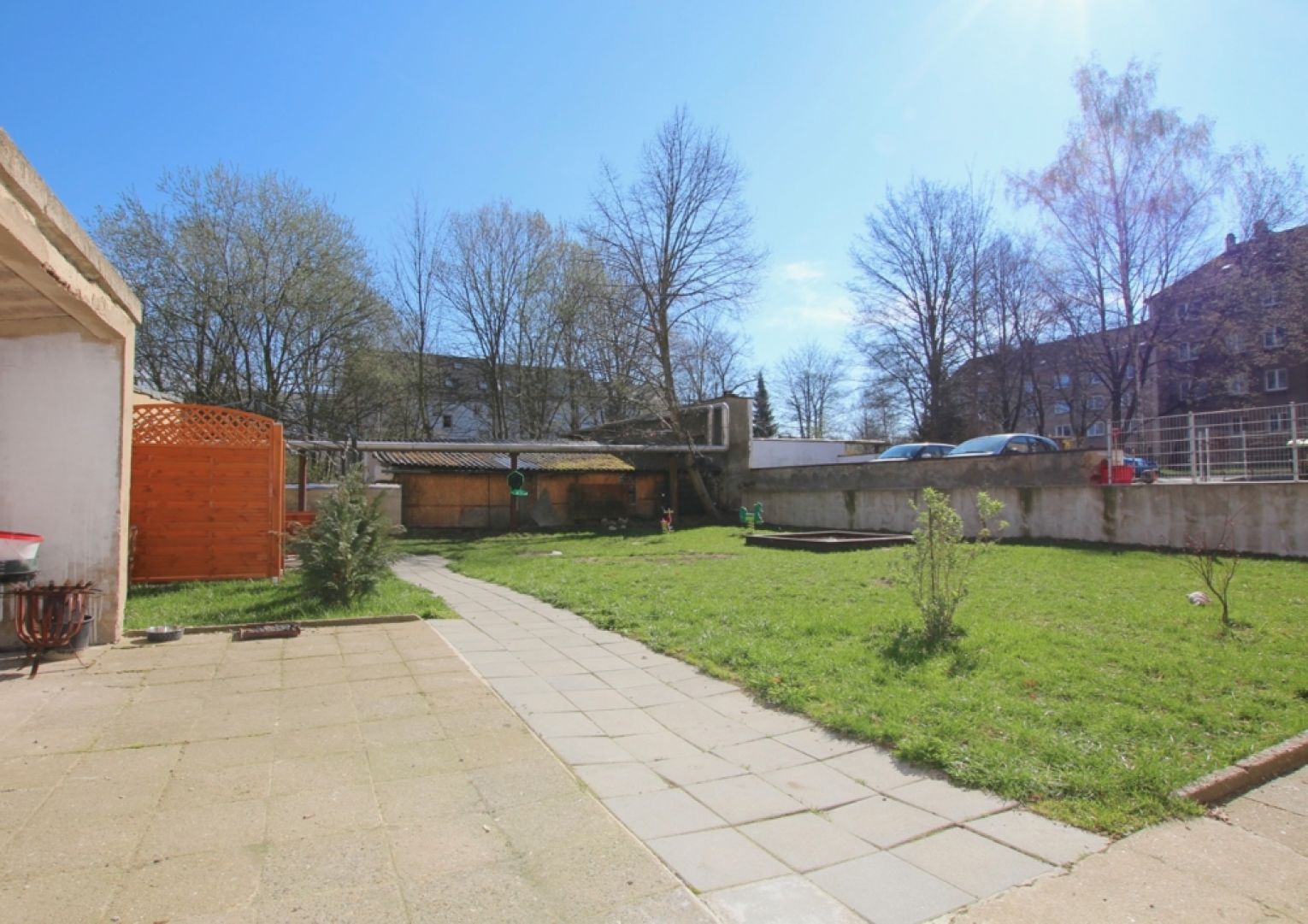4-Raum • moderne offene Küche • großer Balkon • 2 Bäder mit Wanne+Dusche • Grillplatz • Stellplatz