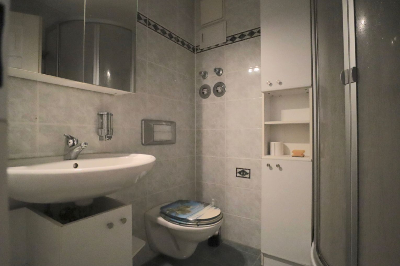 Kaßberg • Dachgeschoss • Maisonette • mit Küche • SCHNELL sein