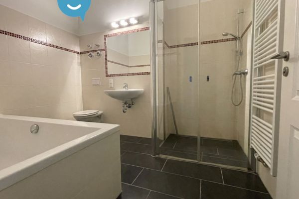 3 Zimmer • mit original Stuckdecke • Fussbodenheizung • Balkon • Wanne und Dusche • glatte Wände •