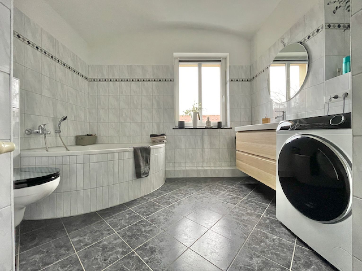 Kaßberg • 3 Zimmer • Maisonette • Dachgeschoss • Dachterrasse • Einbauküche • Balkon