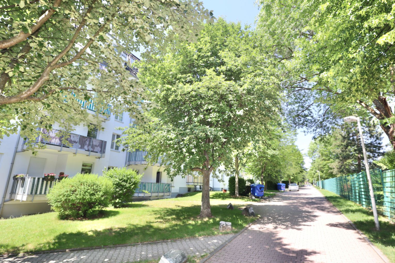 1 Zimmer • im Dachgeschoss • mit Dachterrasse • Tiefgaragenstellplatz • zur Miete • ab sofort frei!