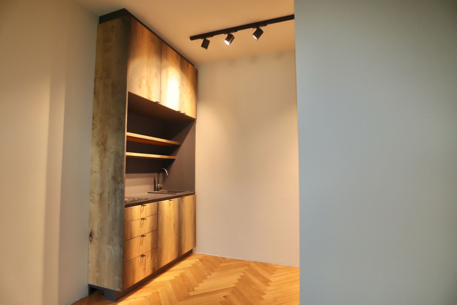 1 Zimmer • Luxus • möbliert • am Wasserschloss • mit Balkon • direkt mieten und einziehen 