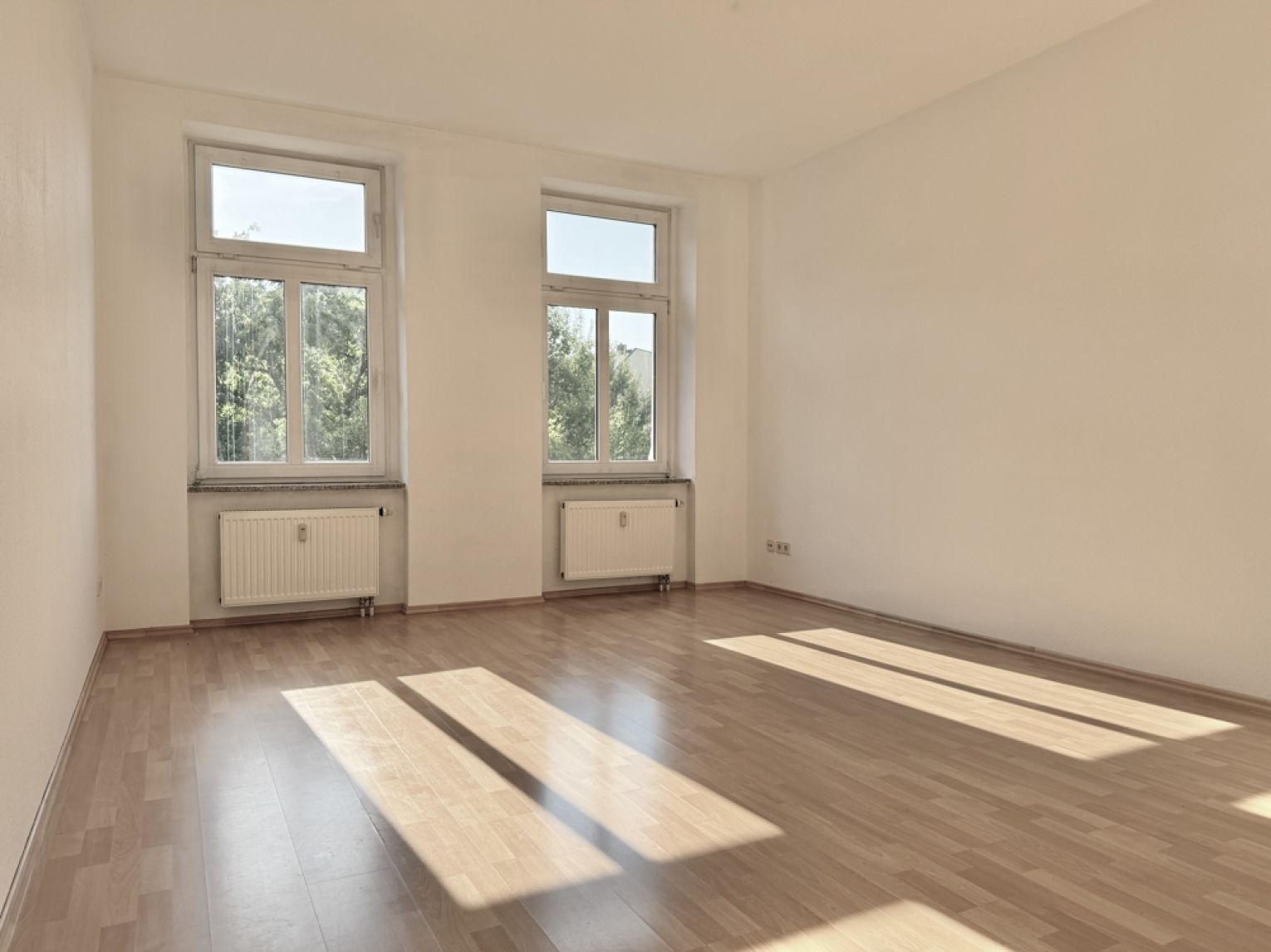 TOP! • Kaßberg • Balkon • 3 Zimmer • Laminat • innenliegendes Bad mit Wanne • Hausgarten •  Mieten!?
